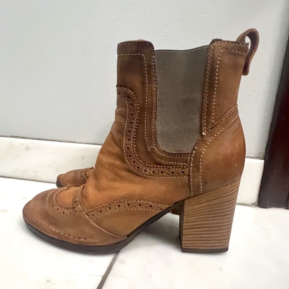 FRED SEGAL DISTRESSED LEATHER ANKLE BOOTIES, US SIZE 38, COGNAC BROWN